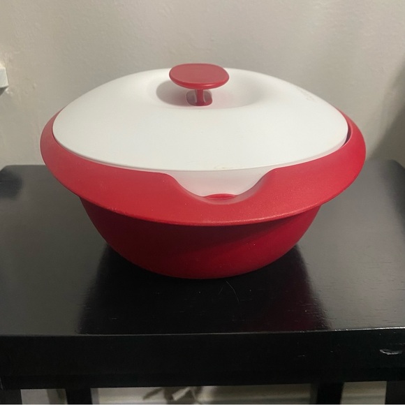 TUPPERWARE Essentials Passion Red SOUP SERVER W/LADLE + Lid 7 1/2 Cup Bowl - Picture 9 of 12